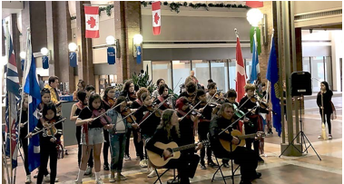 Le 22 mai correspondait à la Journée des Métis et les participants ont été ravis d’entendre l’hymne national des Métis, suivi d’une allocu- tion de la présidente de la nation métisse d’Alberta, Audrey Poitras. Par la suite, le groupe Prince Charles Fiddlers et les danseurs ont diverti l’assemblée avec une variété de chants et de danses